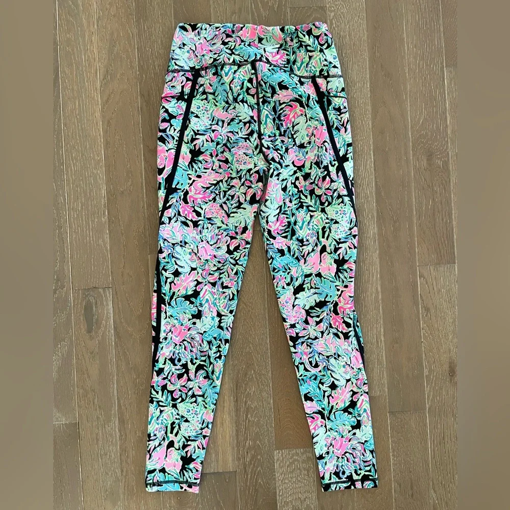 Lilly Pulitzer Luxletic Leggings | Size M | Tropical Print Athletic Pants - Picture 4 of 4